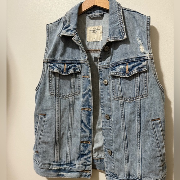 Abercrombie & Fitch Jean Vest - Picture 3 of 4